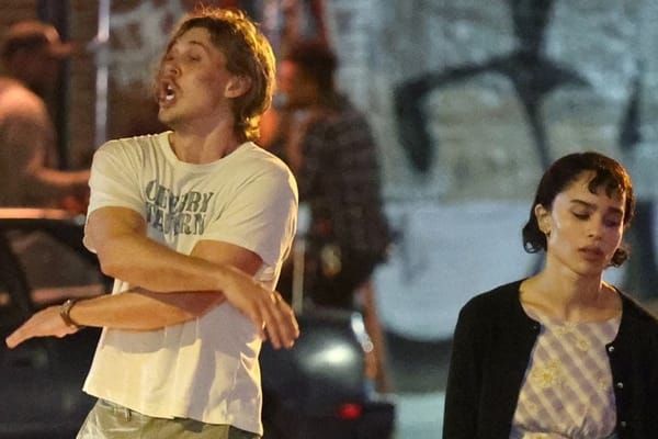 Austin Butler e Zoë Kravitz Filmam Cenas Noturnas em Nova York Para o Novo Filme Caught Stealing 🎥🌃