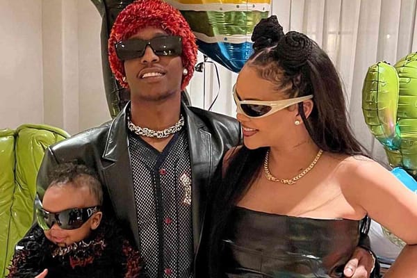 A$AP Rocky e Rihanna Brilham no Footwear News Achievement Awards 2024: Uma Família Fashionista e Tanto!